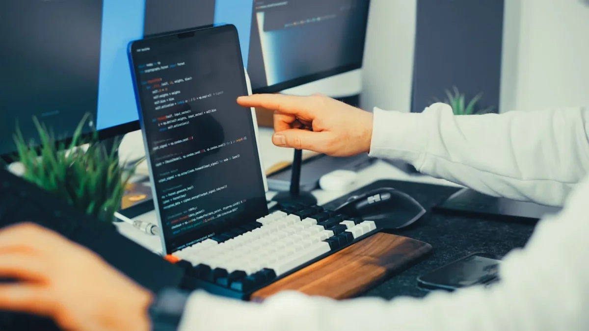 SaaS: lance com login, banco protegido e cobrança integrada