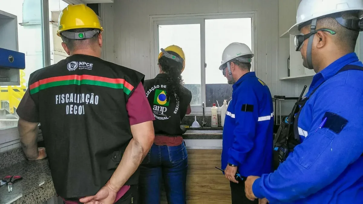 Sete postos de combustíveis autuados por bombas que entregavam menos