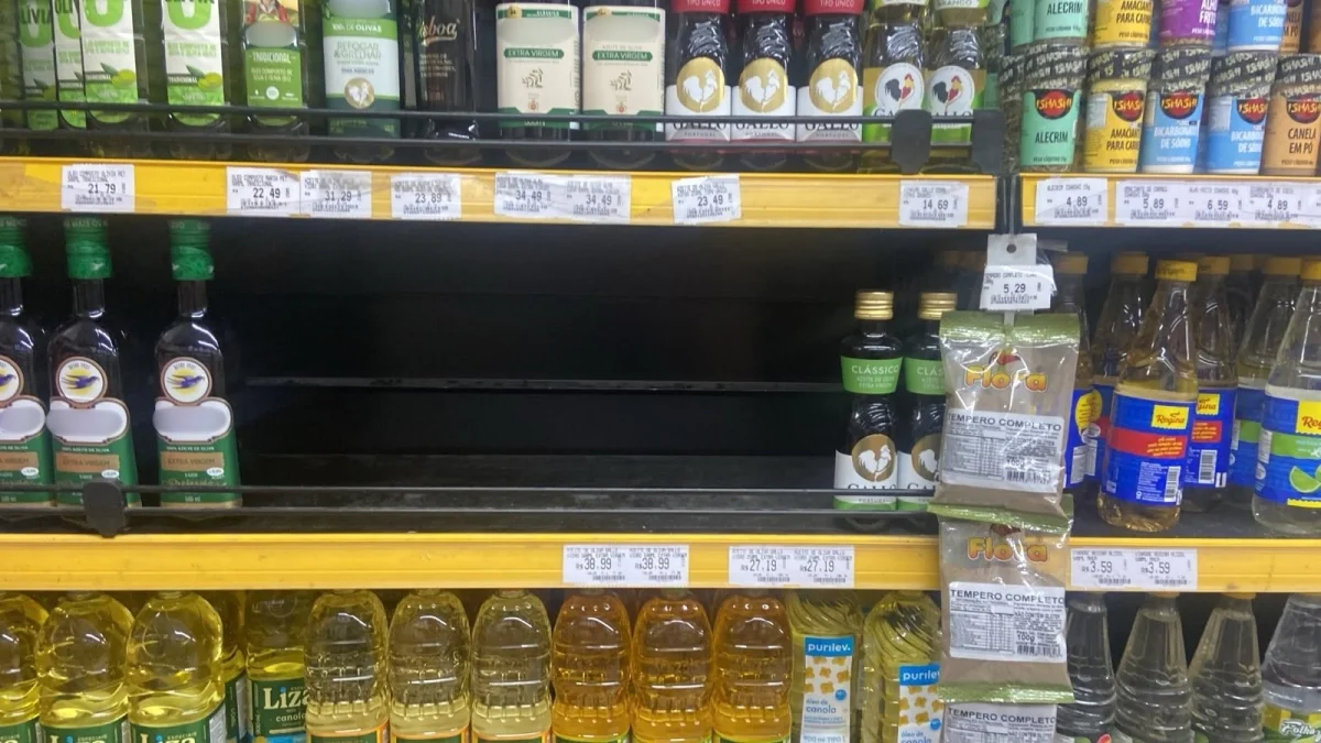 Supermercado de Fortaleza: dupla leva mais de 10 garrafas de azeite