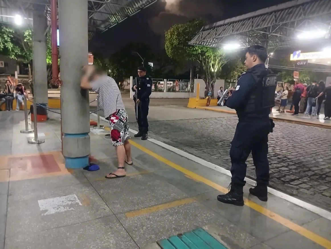 Terminal da Lagoa: homem detido com faca, maconha e Rivotril