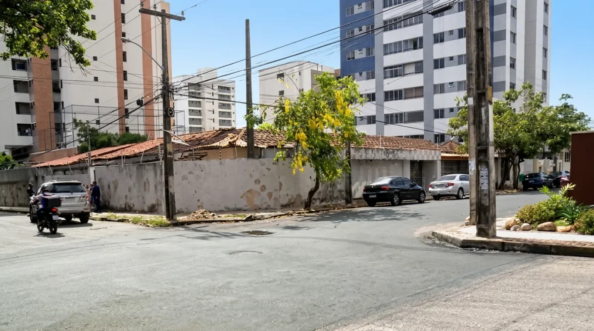 Toyota Hilux: colisão na Varjota lança passageira sobre o veículo