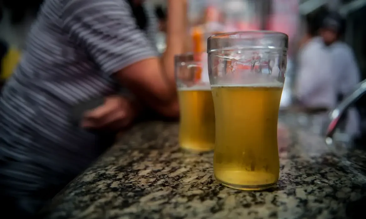 TRE-CE aplica Lei Seca e proíbe venda e consumo de álcool na votação