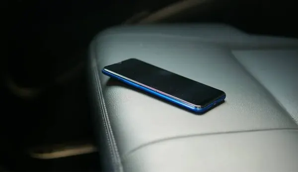 Uber condenada a pagar R$ 7.019,99 por celular esquecido em Fortaleza