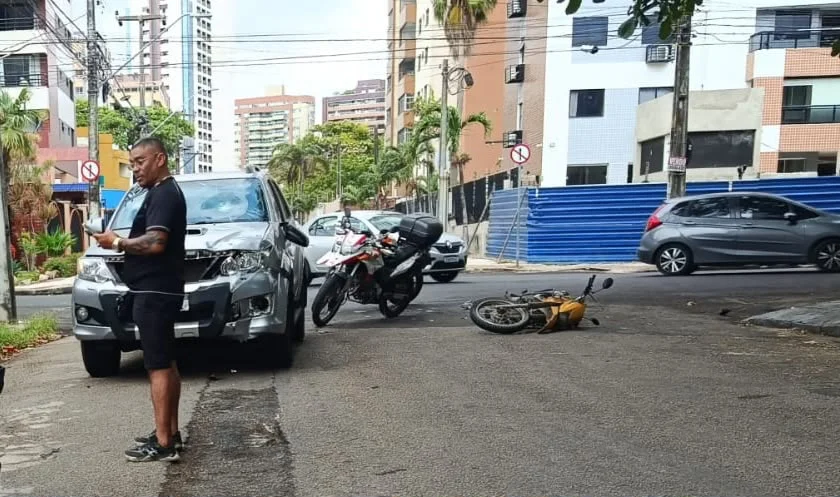 Varjota: colisão entre caminhonete e moto deixa dois feridos